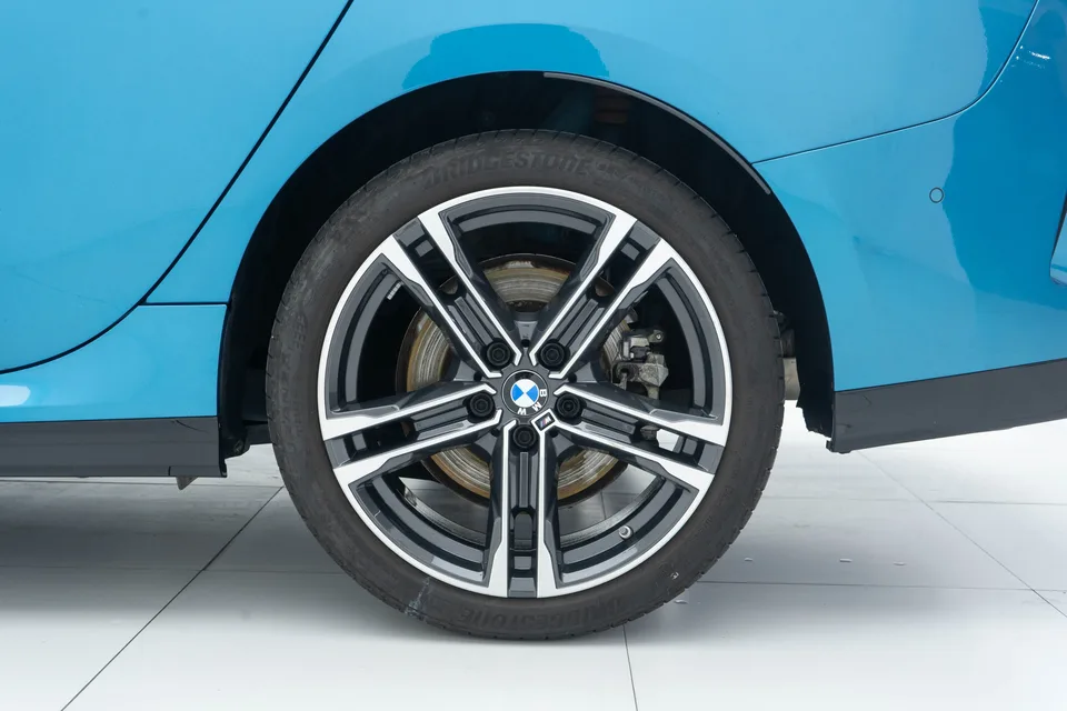 BMW 2 Series 225i 4-Door Coupe M Sport Night Edition 2025 — миниатюра 2