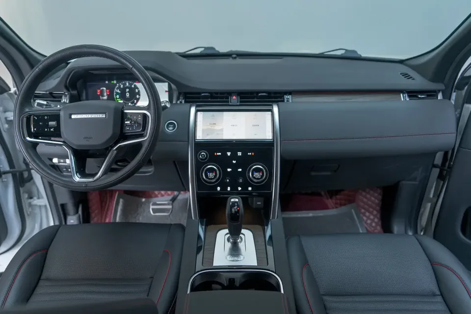 Land Rover Discovery Sport PHEV P300e plug-in electric hybrid version 2022 — миниатюра 3