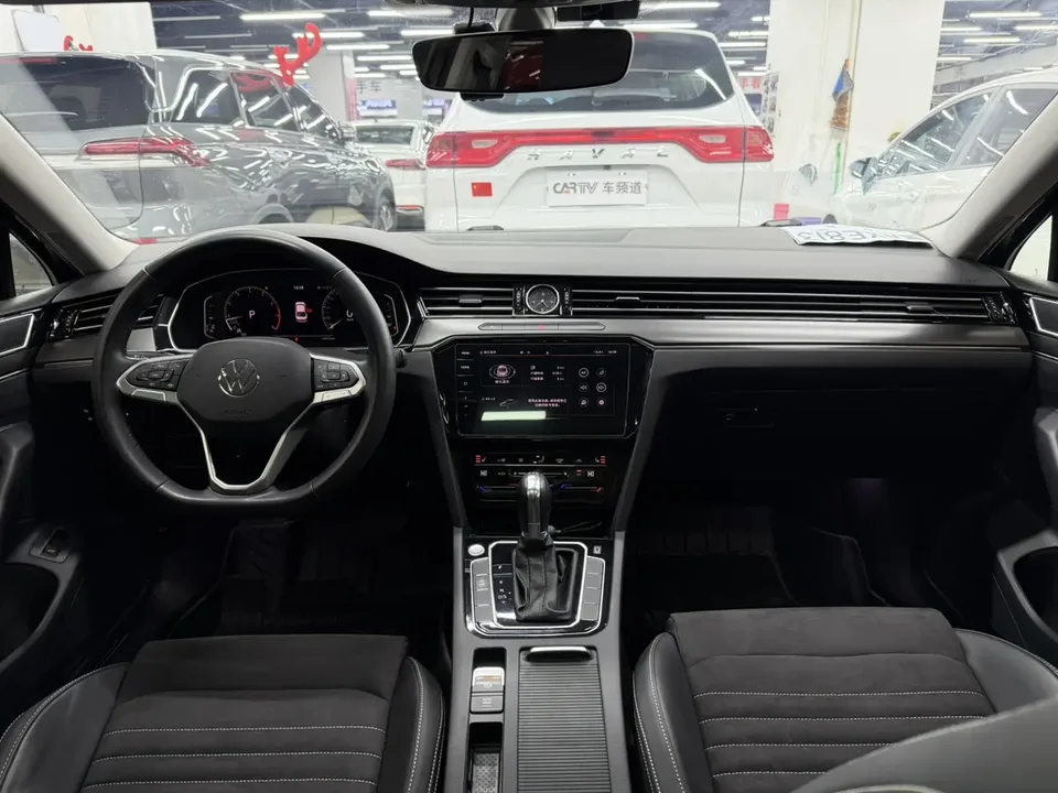 Volkswagen Magotan 330TSI DSG 30th Anniversary Edition 2022 — миниатюра 4