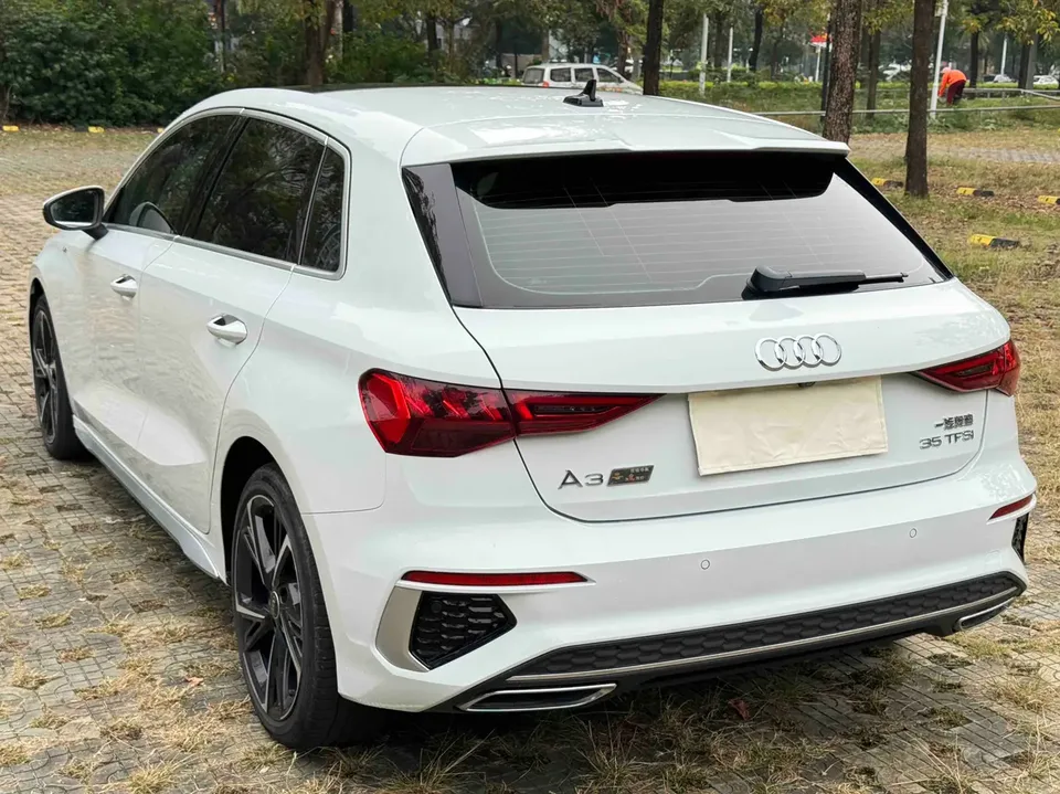 Audi A3 Sportback 35 TFSI stylish and sporty 2022 — миниатюра 2
