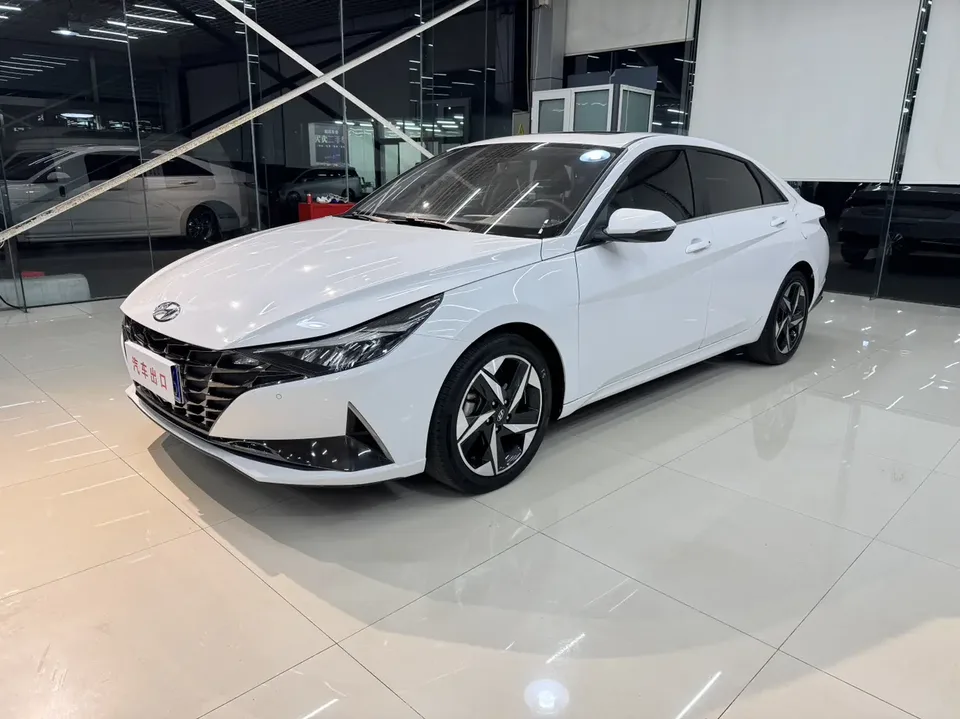 Hyundai Elantra 2022