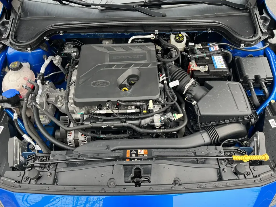 Ford Focus Focus 2020 sedan EcoBoost 180 automatic ST Line 2023 — миниатюра 5