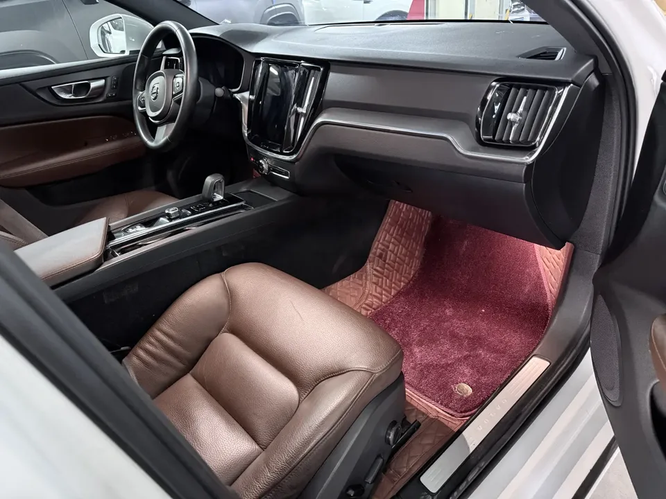 Volvo S60 Volvo S60 2023 B4 Zhiyi Luxury Edition 2022 — миниатюра 3