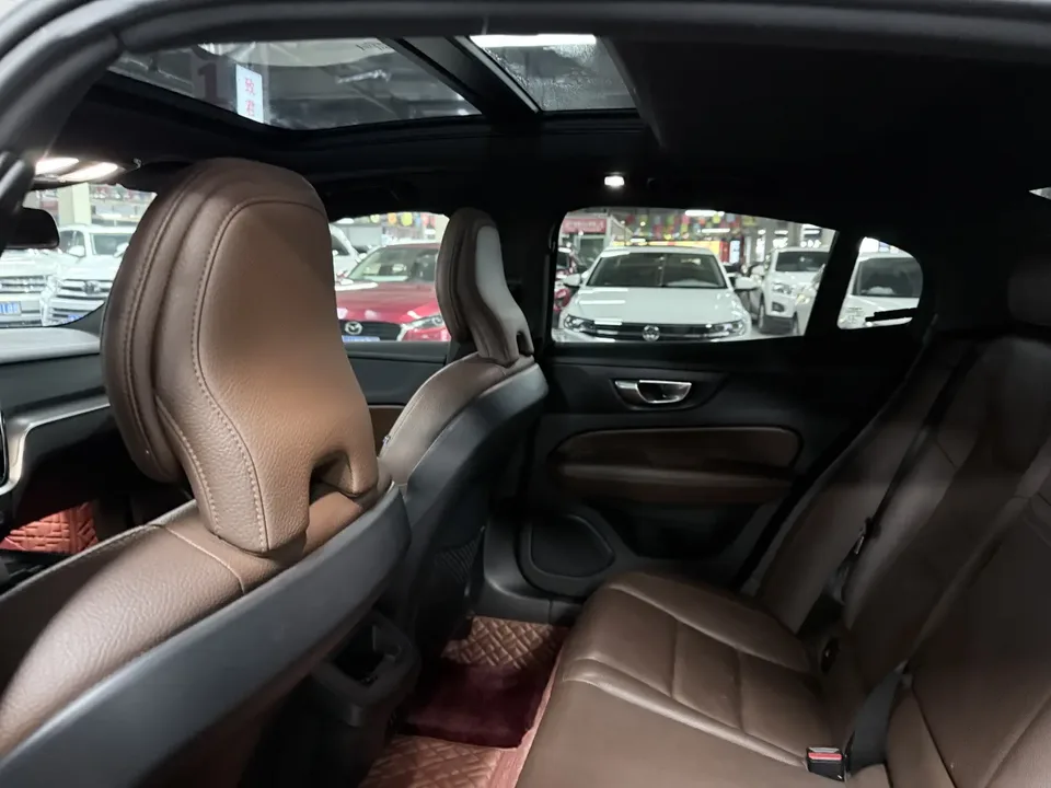 Volvo S60 Volvo S60 2023 B4 Zhiyi Luxury Edition 2022 — миниатюра 4
