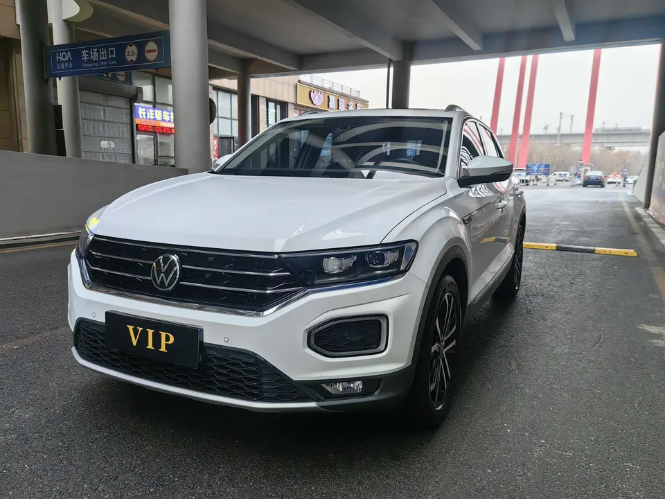 Volkswagen T-Roc Tange 280TSI DSG two-wheel drive comfort PLUS 2022 — фото 1, купить с доставкой в Москву