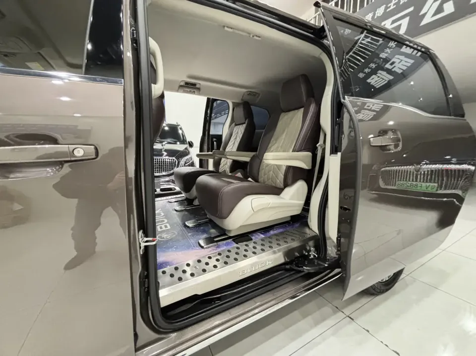 Buick GL8 GL8 2023 Buick GL8 2023 Land Business Class 2.0T Comfort Edition 2023 — thumbnail 4