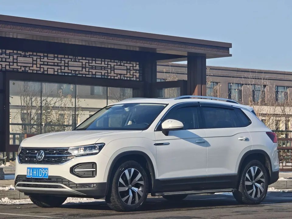 Volkswagen Tayron 280TSI 2WD Luxury Smart Edition 2022 — фото 1, купить с доставкой в Москву