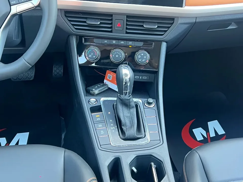 Volkswagen Bora Bora 2025 200TSI DSG Joy Travel Navigation Edition 2025 — миниатюра 4
