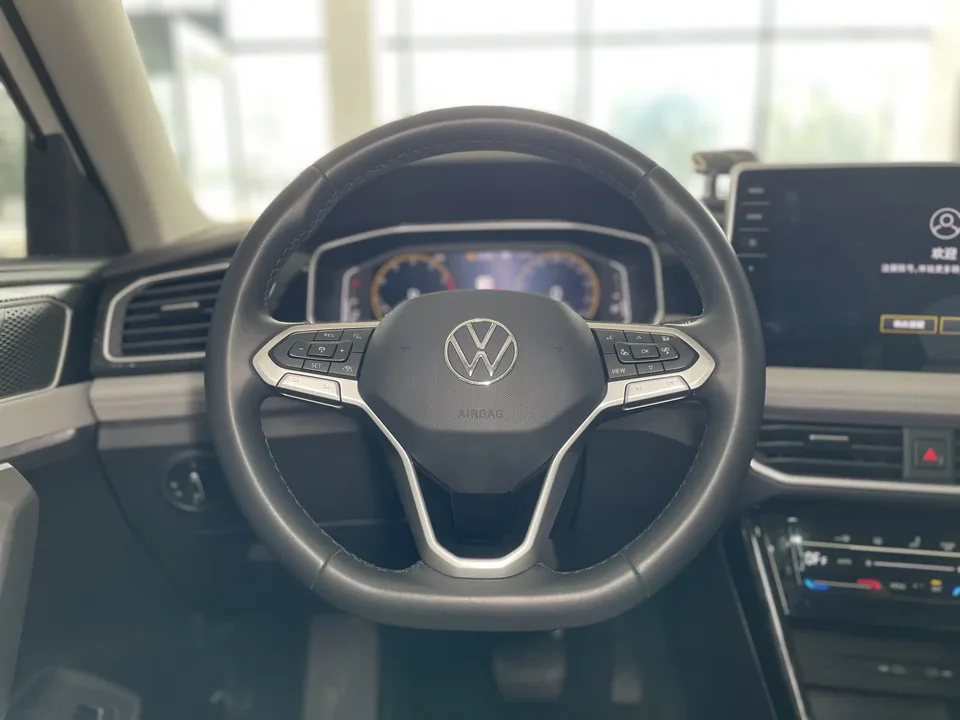 Volkswagen Tayron 300TSI 2WD Luxury Plus Advanced Edition 2023 — миниатюра 3