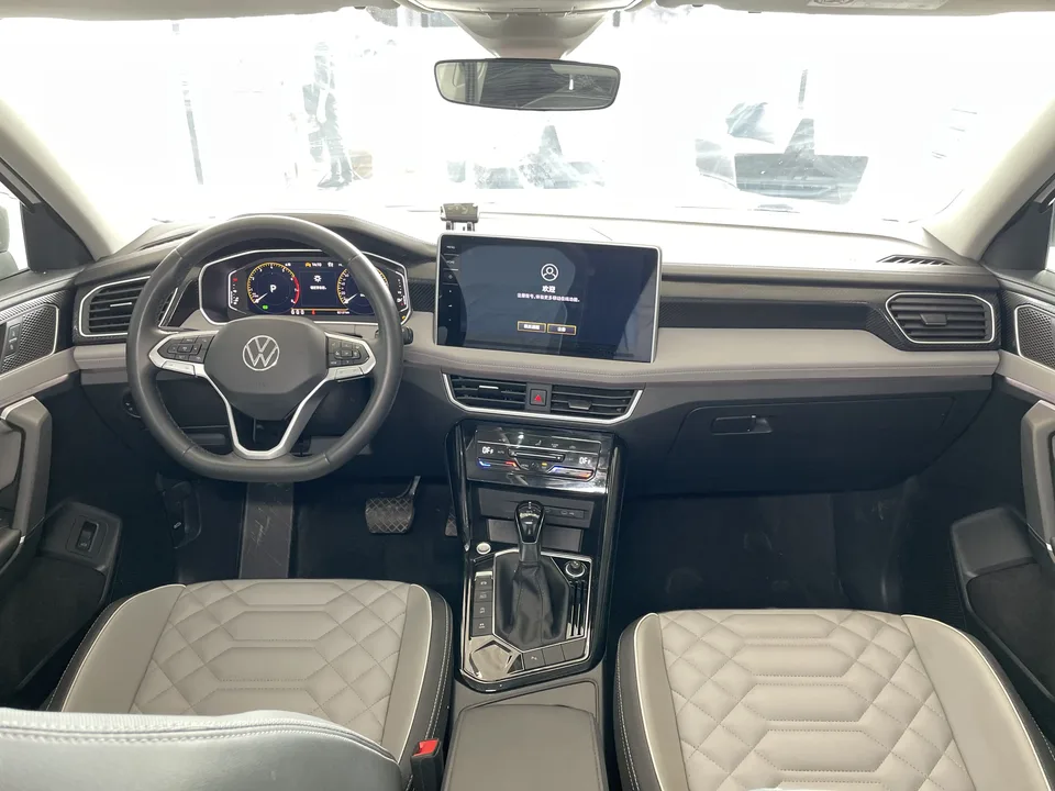 Volkswagen Tayron 300TSI 2WD Luxury Plus Advanced Edition 2023 — миниатюра 5