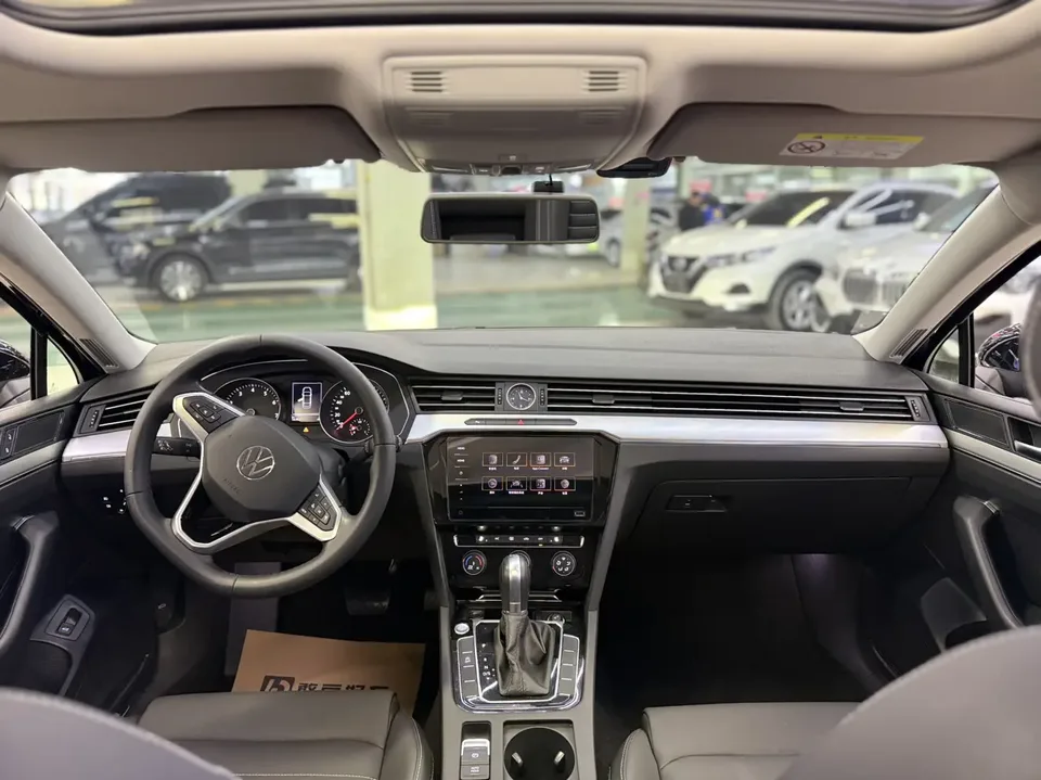 Volkswagen Magotan Magotan 2020 280TSI DSG Comfort Edition 2022 — миниатюра 3