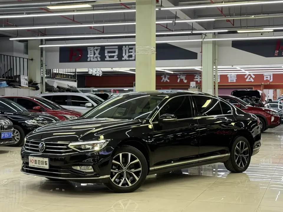 Volkswagen Magotan Magotan 2020 280TSI DSG Comfort Edition 2022 — фото 1, купить с доставкой в Москву