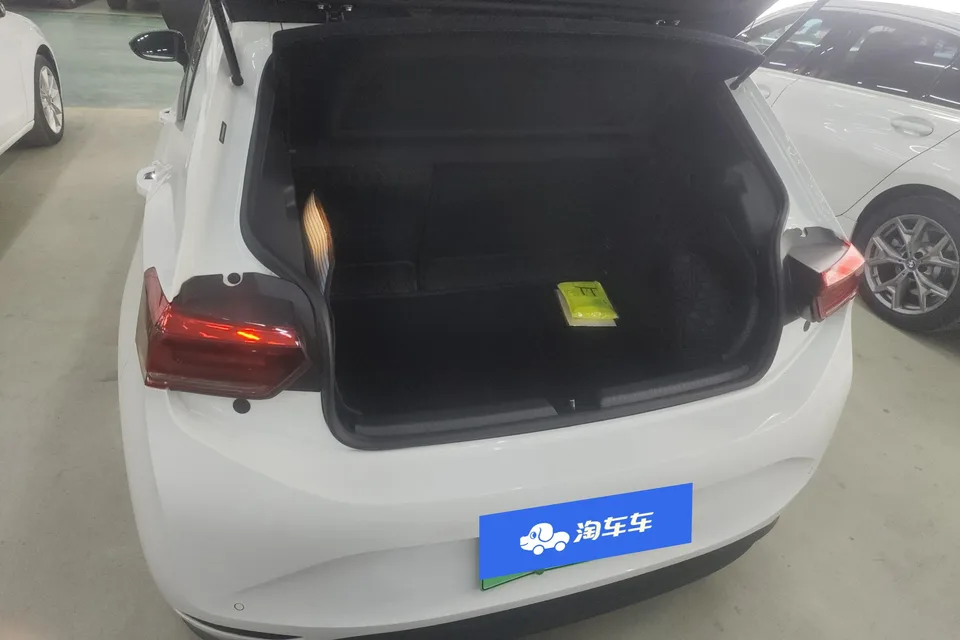 Volkswagen ID.3 Volkswagen ID.3 2025 Smart Model Outstanding Edition 2024 — миниатюра 4