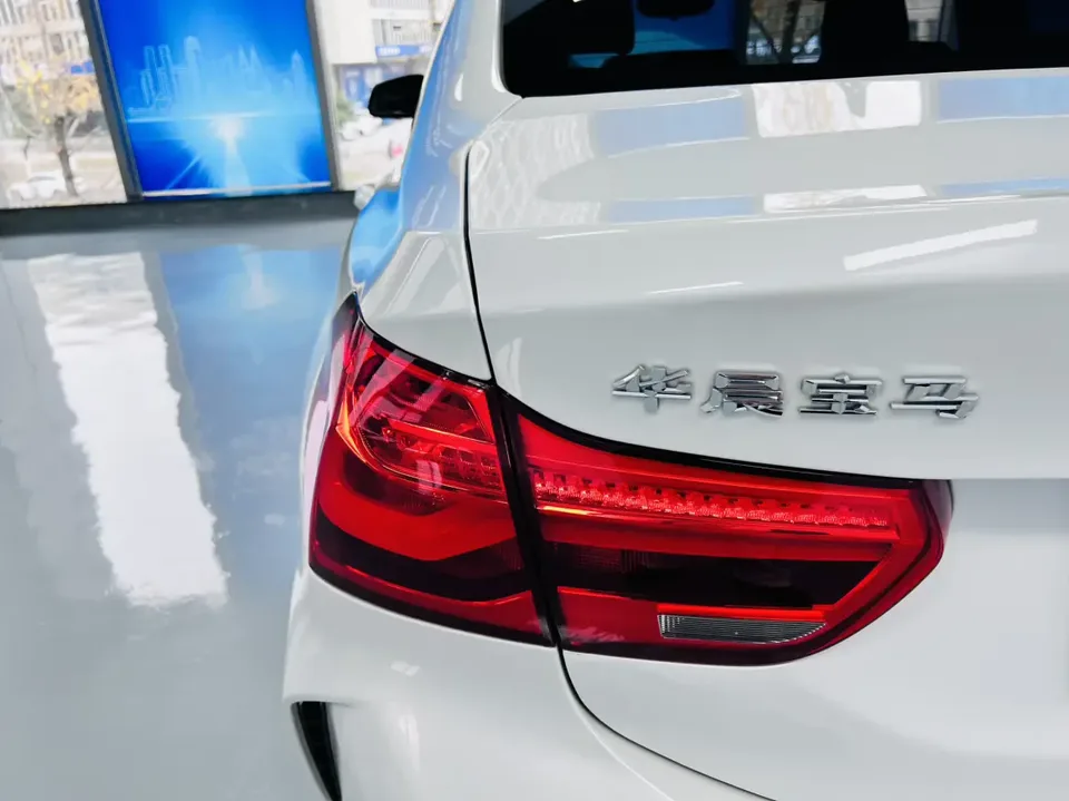 BMW 1 Series BMW 1 Series 2021 120i M Sport Night Edition 2023 — миниатюра 3