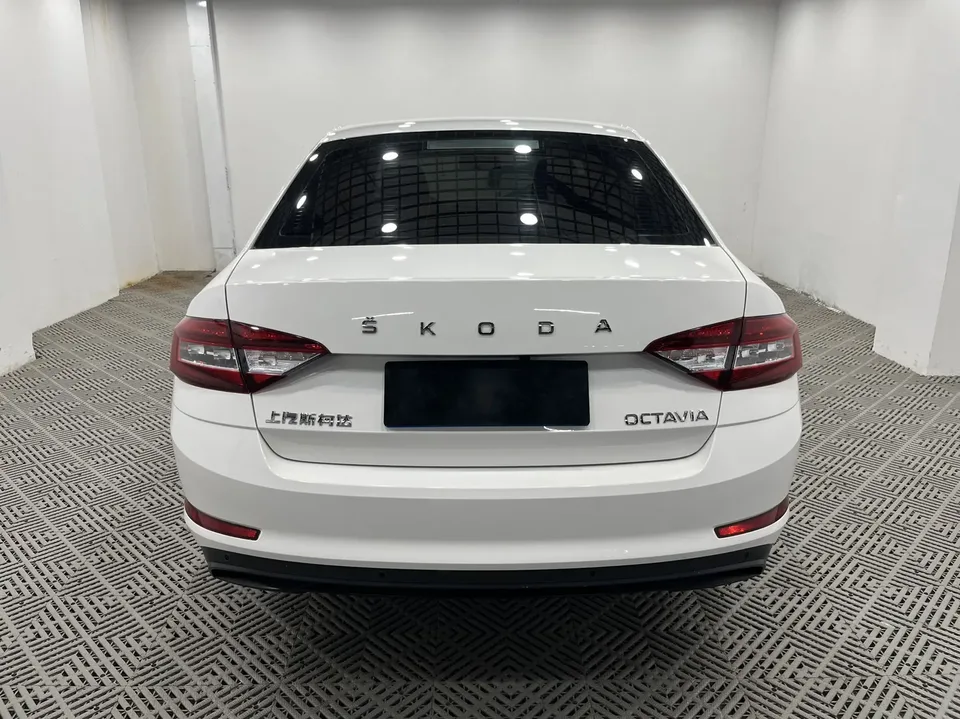 Skoda Octavia 1.5L automatic comfort version 2022 — миниатюра 3