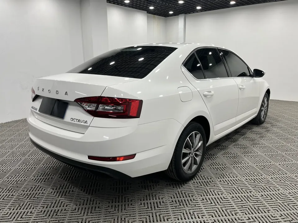 Skoda Octavia 1.5L automatic comfort version 2022 — миниатюра 4
