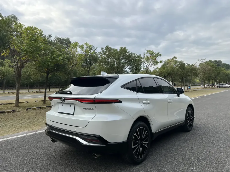 Toyota Venza 2.0L CVT two-wheel drive premium version 2023 — миниатюра 2