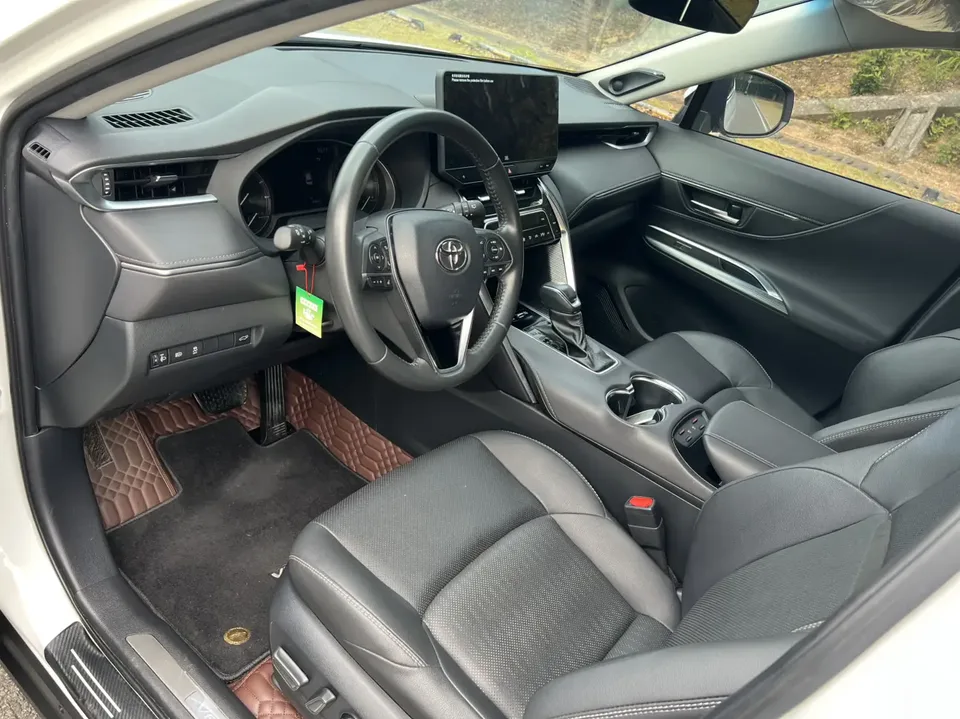 Toyota Venza 2.0L CVT two-wheel drive premium version 2023 — миниатюра 3
