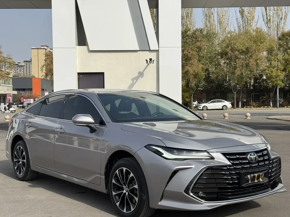 Toyota Avalon 2.0L Enterprising Edition 2023 — миниатюра 3