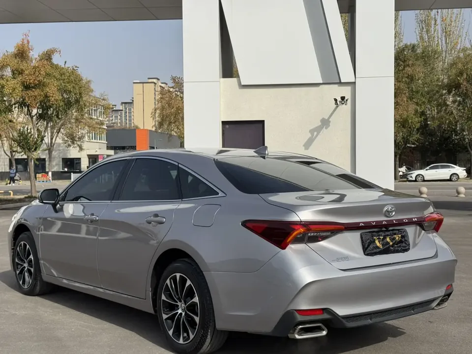 Toyota Avalon 2.0L Enterprising Edition 2023 — миниатюра 4