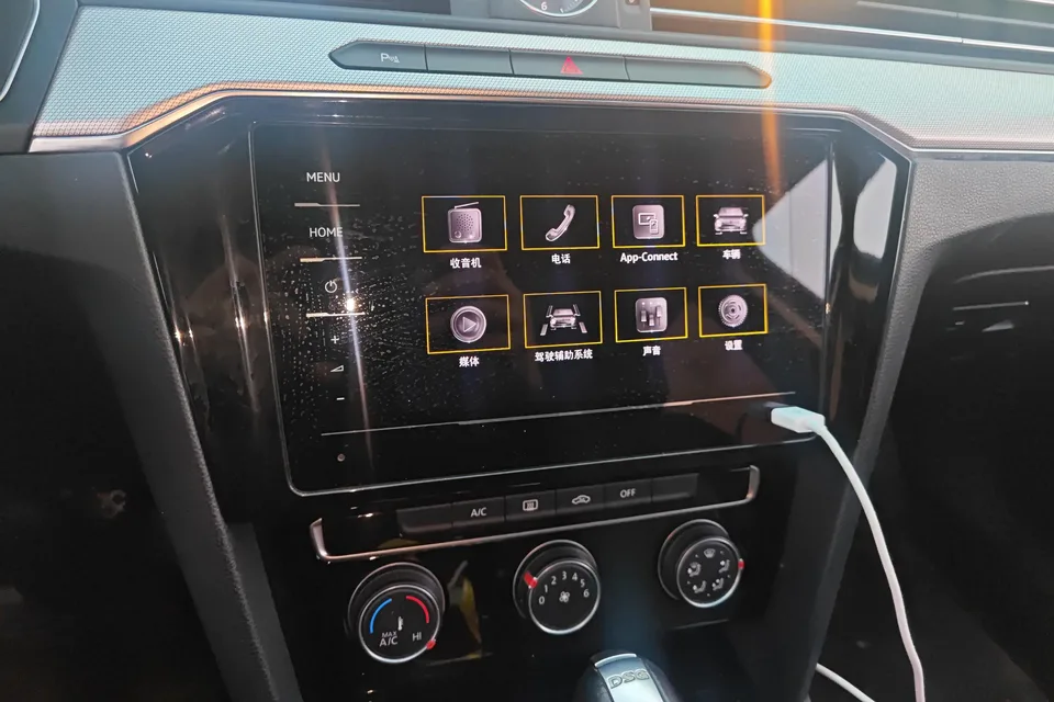 Volkswagen Magotan Magotan 2020 280TSI DSG Comfort Edition 2023 — миниатюра 3