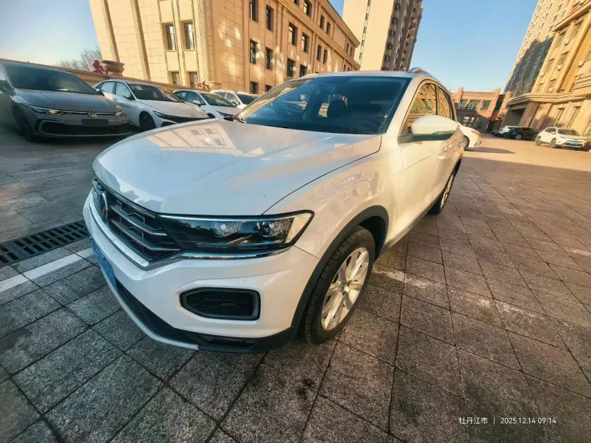 Volkswagen T-Roc Tanyue 280TSI DSG 2WD Elite PLUS 2022 — фото 1, купить с доставкой в Москву