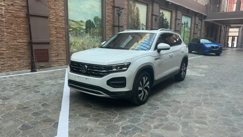 Volkswagen Tayron Tayron 2022 Tanyue 2022 280TSI 2WD Luxury Smart Edition 2022 — photo 1, buy with delivery to Moscow