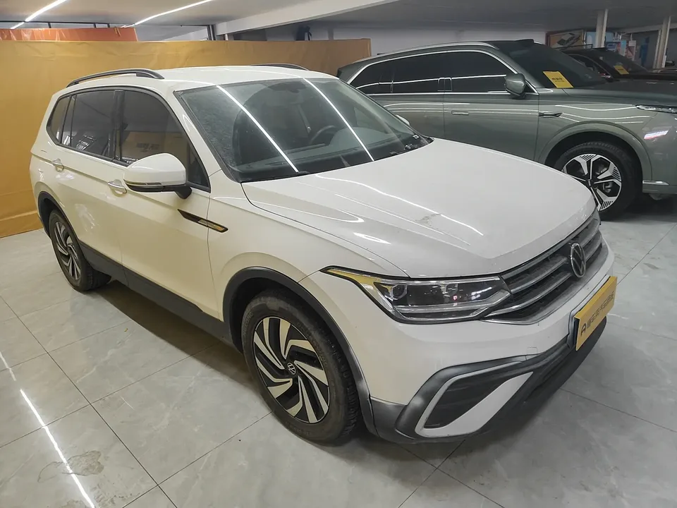 Volkswagen Tiguan L Tiguan L 2022 330TSI Automatic 2WD Comfort Edition 2022 — миниатюра 3