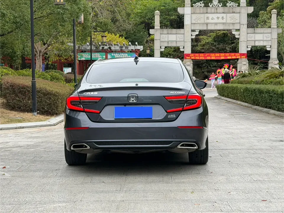 Honda Accord Accord 2022 260TURBO Deluxe Edition 2022 — миниатюра 2