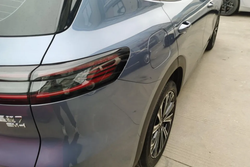 Geely Galaxy Starship 7 EM-i Galaxy Starship 7 EM-i 2025 120KM Pilot Edition 2025 — миниатюра 2