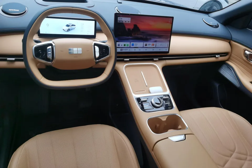 Geely Galaxy Starship 7 EM-i Galaxy Starship 7 EM-i 2025 120KM Pilot Edition 2025 — миниатюра 4