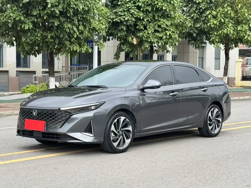 Changan Raeton PLUS Ruicheng PLUS 2023 Ruicheng PLUS 2023 1.5T DCT Pilot Edition 2023 — photo 1, buy with delivery to Moscow