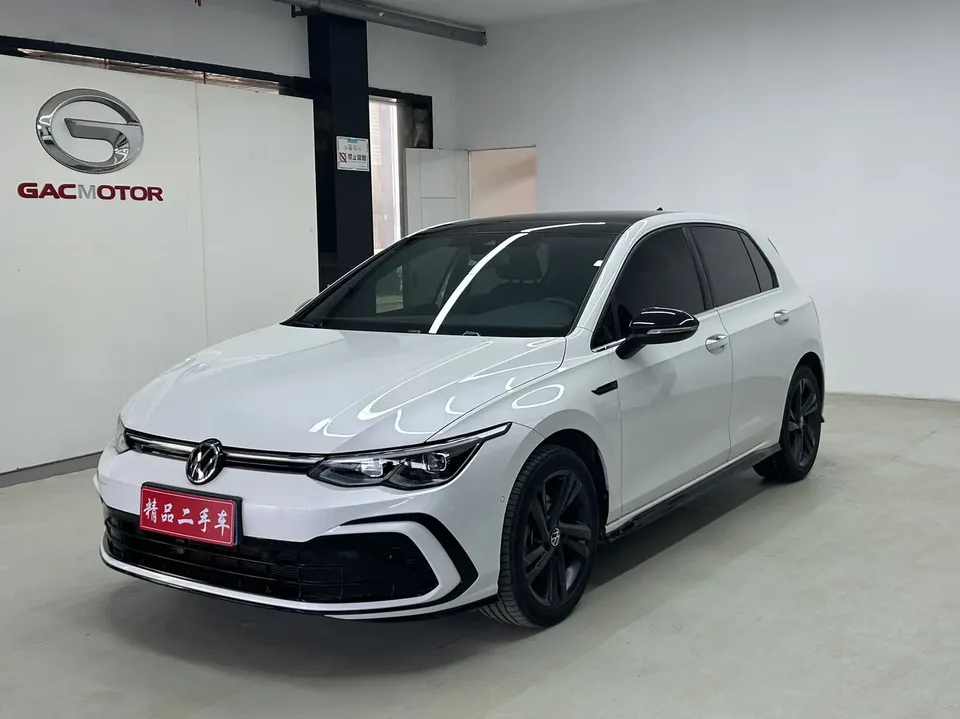 Volkswagen Golf 280TSI DSG R-Line 2023 — фото 1, купить с доставкой в Москву