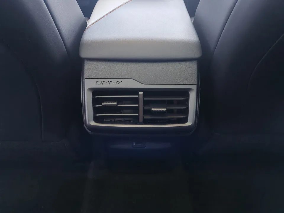 Changan UNI-V Blue Whale iDD 136km Premium Edition 2024 — миниатюра 4