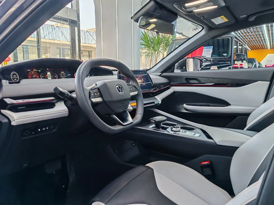 Changan UNI-V Blue Whale iDD 136km Premium Edition 2024 — миниатюра 5