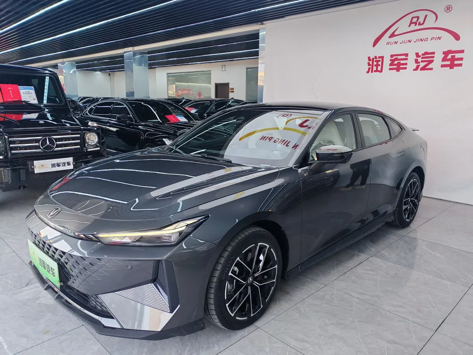 Changan UNI-V Blue Whale iDD 136km Premium Edition 2024 — фото 1, купить с доставкой в Москву
