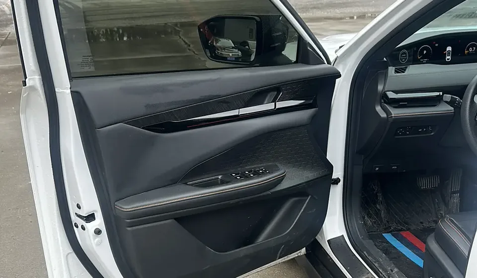 Changan UNI-V 1.5T Premium Edition 2024 — миниатюра 2