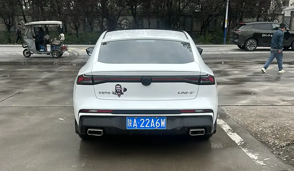 Changan UNI-V 1.5T Premium Edition 2024 — миниатюра 4