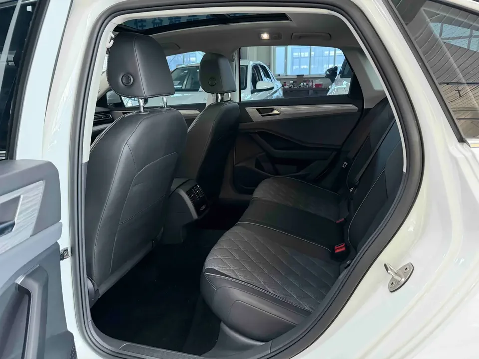 Volkswagen Sagitar 2023 Sagitar 280TSI DSG Excellence Edition Plus 2022 — миниатюра 4