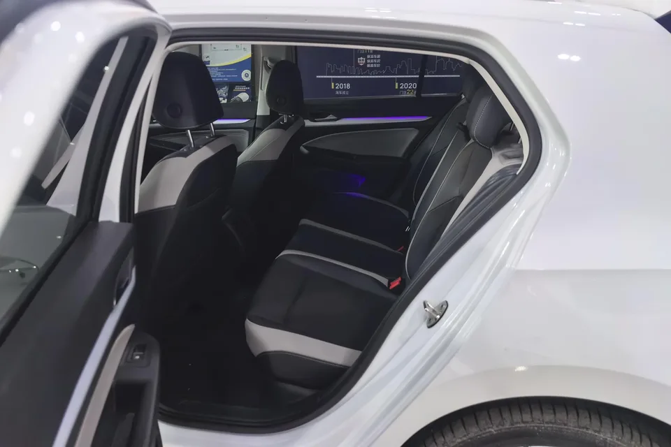 Volkswagen Golf 280TSI DSG Pro Enjoy Edition 2024 — миниатюра 4