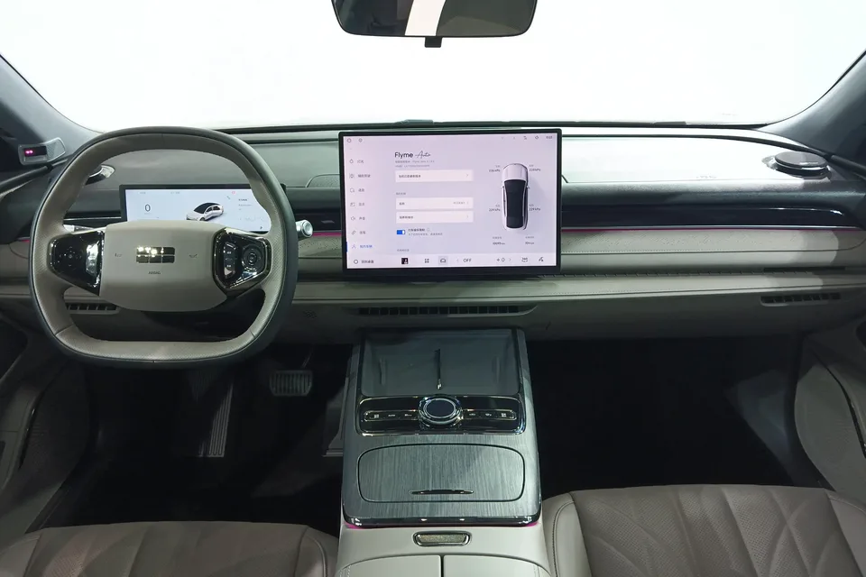 Geely Galaxy Star 8 PHEV 130km EM-i Premium Edition 2025 — миниатюра 3