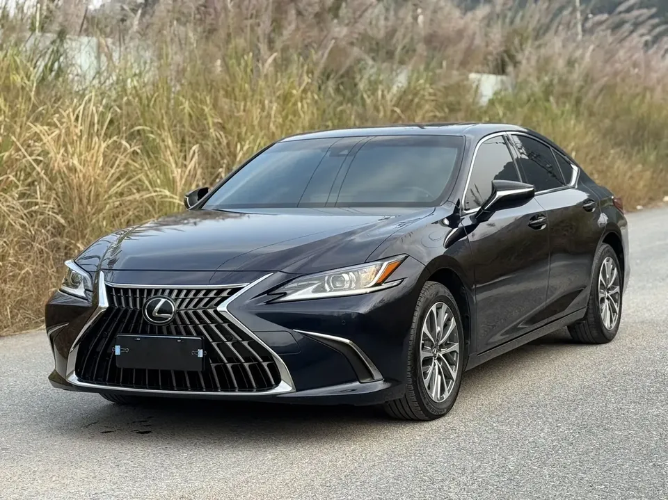 Lexus ES 2022