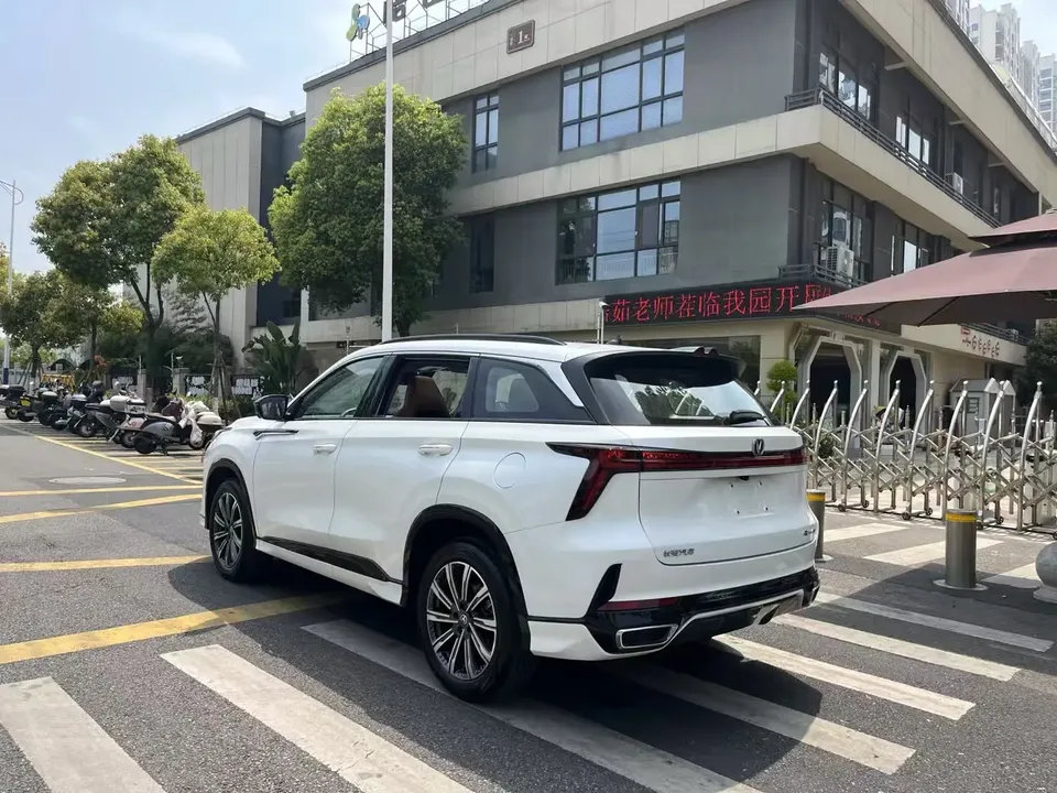 Changan CS75PLUS third generation champion version 1.5T automatic intelligent driving dynamic navigation model 2024 — миниатюра 2