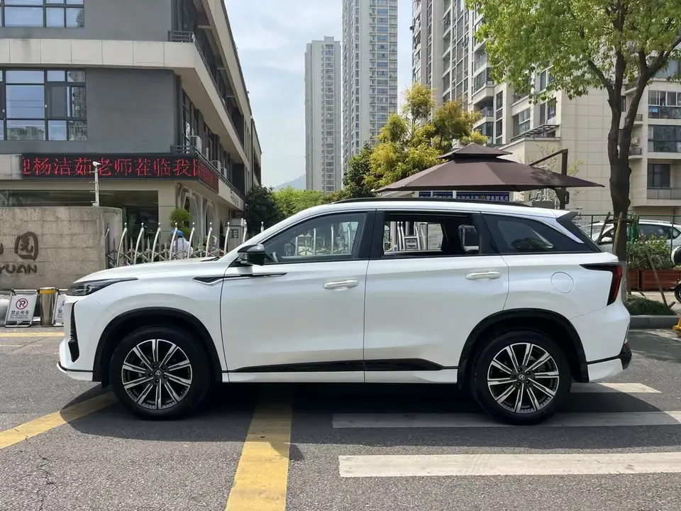 Changan CS75PLUS third generation champion version 1.5T automatic intelligent driving dynamic navigation model 2024 — миниатюра 4