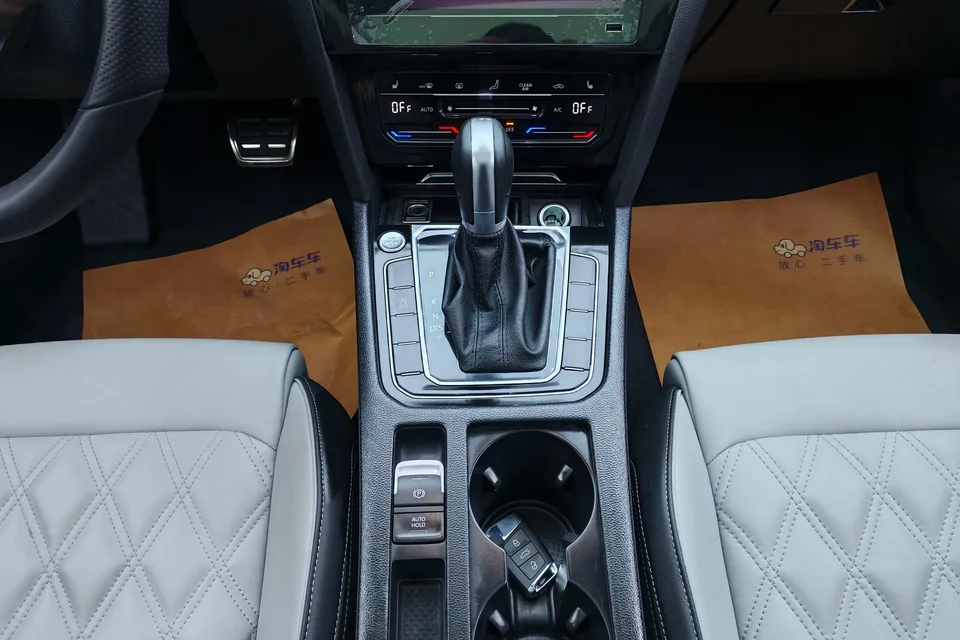 Volkswagen Magotan Magotan 2023 2 million commemorative edition 330TSI DSG leading model 2024 — миниатюра 4