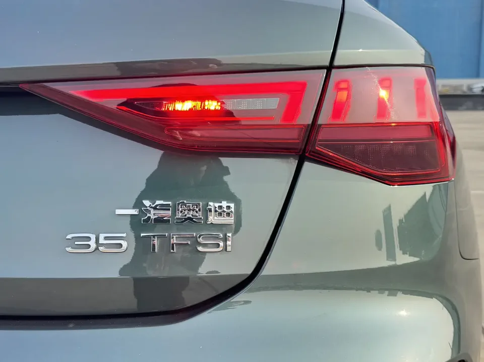 Audi A3 Sportback 35 TFSI stylish and sporty 2022 — миниатюра 2