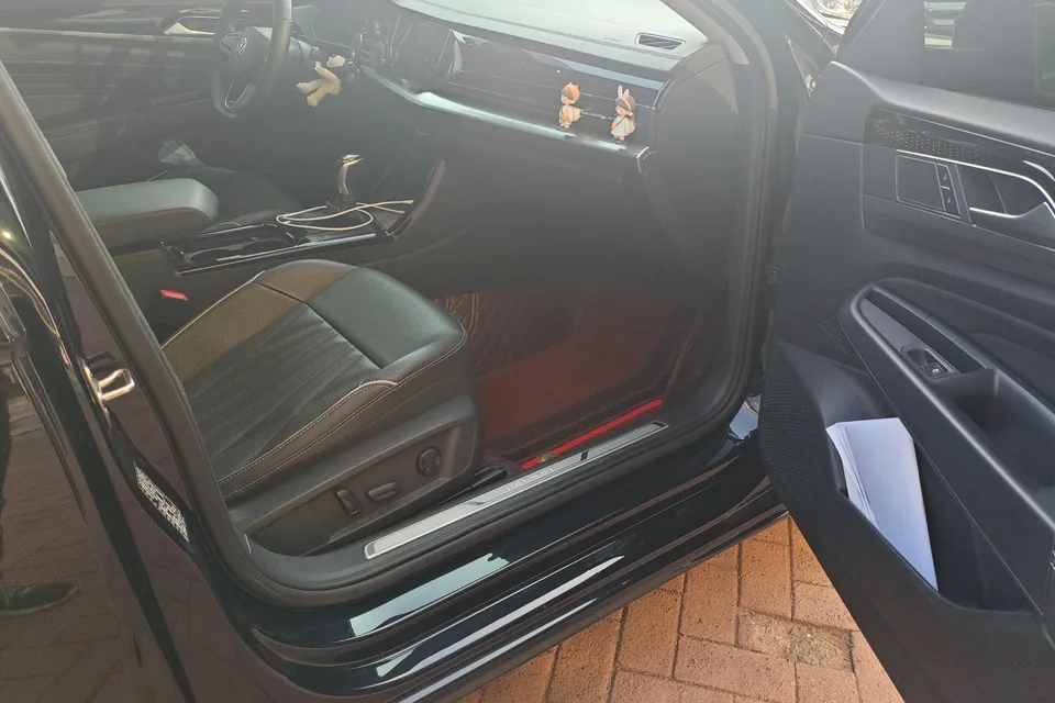 Volkswagen Passat facelift 330TSI Starry Sky Deluxe Edition 2023 — миниатюра 5