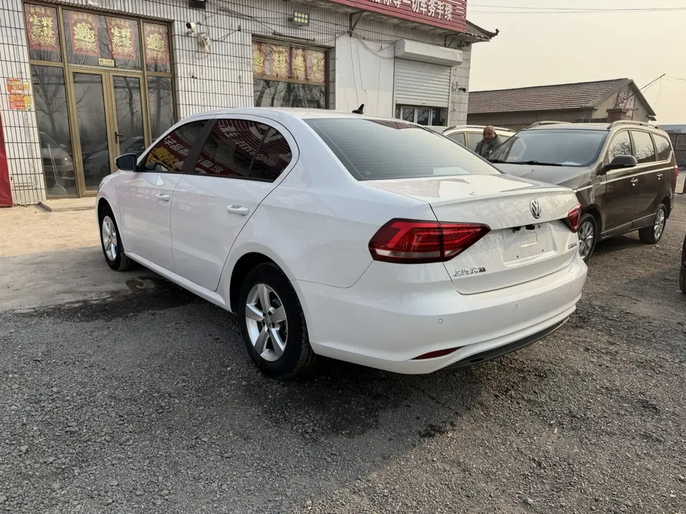 Volkswagen Lavida Lavida 2022 1.5L Automatic Fashion Edition 2023 — миниатюра 3
