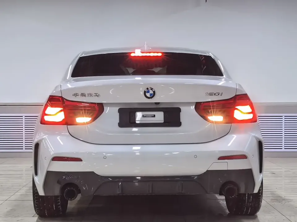 BMW 1 Series facelift 120i M Sport Night Edition 2022 — миниатюра 2