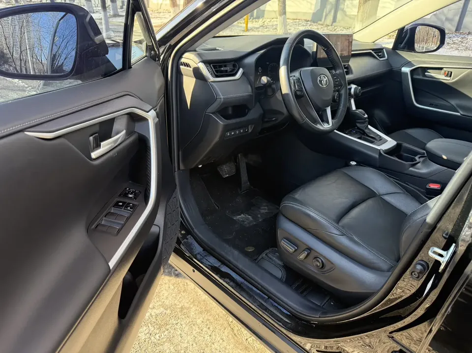 Toyota Willanda 2.0L two-wheel drive luxury PLUS version 2024 — миниатюра 4